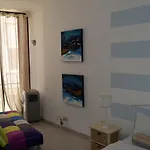 Orchid Court Apartment. Daire *