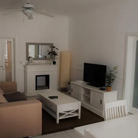 Orchid Court Apartment. * Għajnsielem