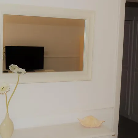 Orchid Court Apartment. Ghajnsielem