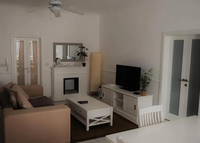 Orchid Court Apartment. * Għajnsielem