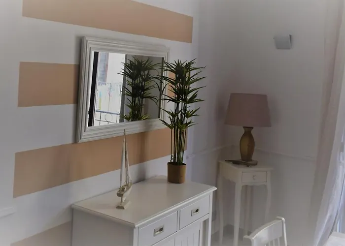 Orchid Court Apartment. * Għajnsielem